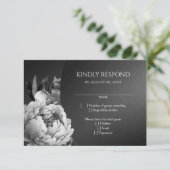 Gothic Moody White Peonies Wedding RSVP Karte (Stehend Vorderseite)