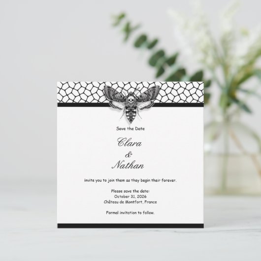 Gothic Moth Skull Save the Date - Elegantes Schwar Einladung (Stehend Vorderseite)
