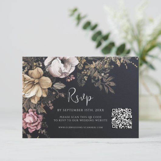 Gothic QR Code Floral Black Wedding RSVP Karte (Stehend Vorderseite)