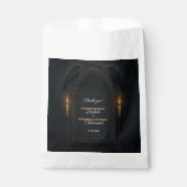 Gothic Raven Candlelight Arch Wedding Geschenktütchen (Vorderseite)