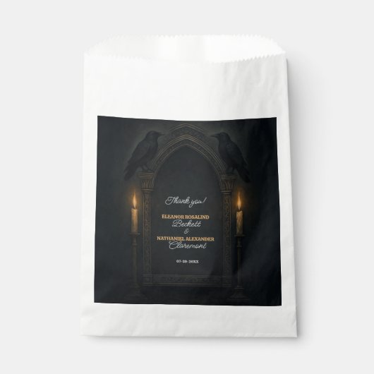 Gothic Raven Candlelight Arch Wedding Geschenktütchen (Vorderseite)