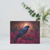 Gothic Raven mit Dark Red Poppies Postkarte (Stehend Vorderseite)