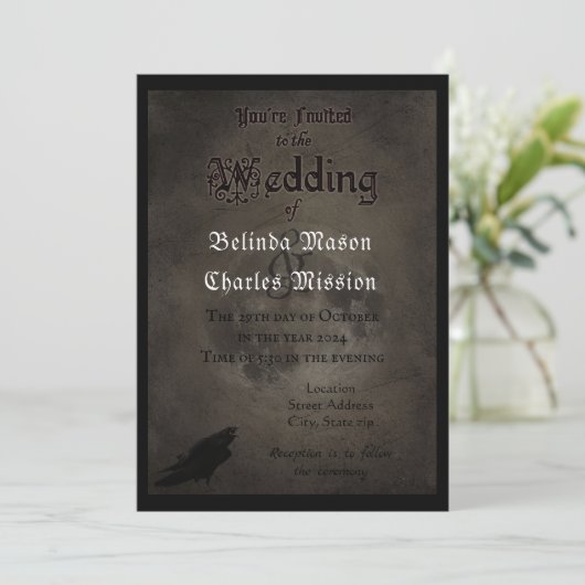 Gothic Raven & Moon Wedding Einladung (Stehend Vorderseite)