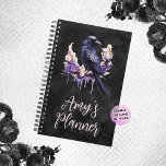 Gothic Raven Planer<br><div class="desc">Ein Planer mit einem Raben,  der angepasst werden kann. Ändere den Namen z.B. in deinen eigenen oder suche dir eine andere Schriftart aus.  Gestalte den Planer so,  wie du es möchtest.</div>