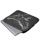 Gothic Raven – von BurnsInHell Laptopschutzhülle (Vorne Knopf)