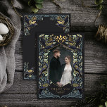 Gothic Raven Wedding Dankeschön Card Dankeskarte<br><div class="desc">Elegantes,  skurriles und gotisches Hochzeitsdesign perfekt für eine bezaubernde Waldfeier oder eine stimmungsvolle und dunkelgotische Affäre. Dieses Design zeichnet sich durch Ravens Set in einem Rahmen aus gedämpften aquamarin-blauen Dornen,  Beeren,  Grünpflanzen und Goldakzenten aus. Matching Items in unserem Shop für ein komplettes Party Thema.</div>