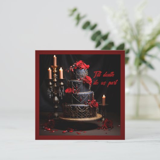 Gothic Red and Black Rose Hochzeitstorte Einladung (Stehend Vorderseite)