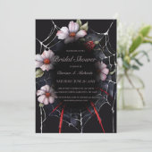 Gothic Red & Black Floral Spider Web-Brautparty Einladung (Stehend Vorderseite)