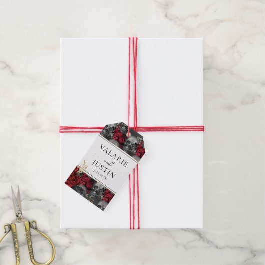 Gothic Red Black Floral Wedding Geschenkanhänger (Mit Garn)