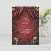 Gothic Red Curtain Skull Halloween Soirée Einladung (Stehend Vorderseite)