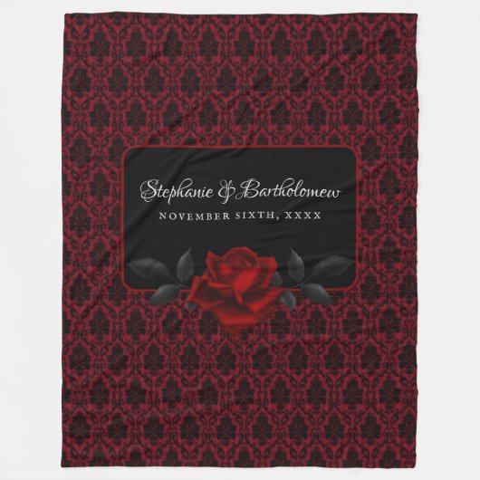 Gothic Red Damask Rose Wedding Fleecedecke (Vorderseite)