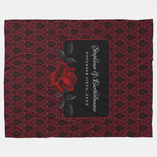 Gothic Red Damask Rose Wedding Fleecedecke (Vorderseite (Horizontal))