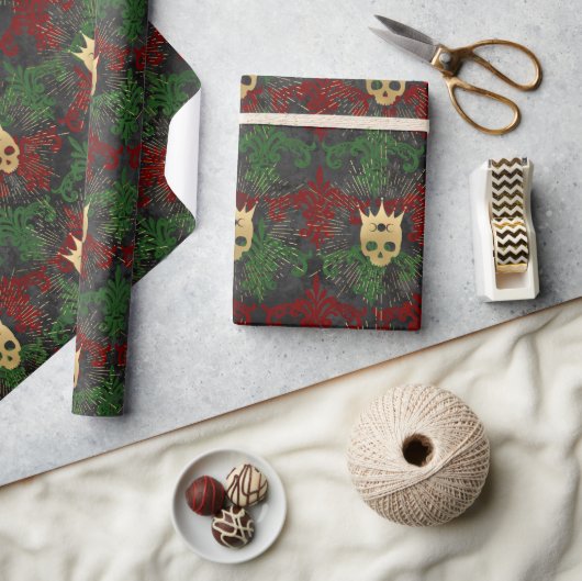 Gothic Red Green and Gold Skull Wrapping Paper Geschenkpapier (Kunsthandwerk)
