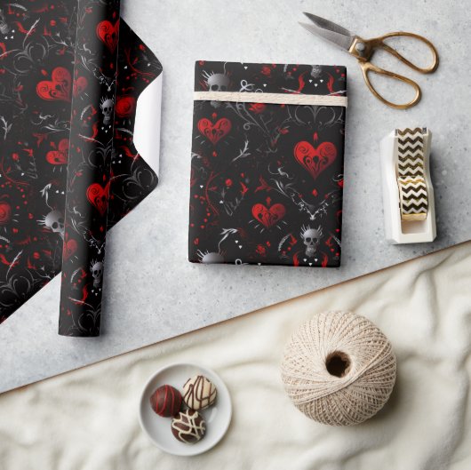 Gothic Red Hearts and Gray Skulls Geschenkpapier (Basteln)