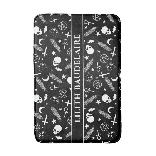 Gothic Schwarz-weiß Skull Cross Muster Monogram Badematte (Vorderseite Vertikal)