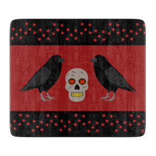Gothic Skull and Guardian Ravens Halloween Schneidebrett