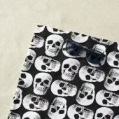 Gothic Skull Beängstigend Schwarz-Weiß-Muster Desi Strandtuch (Beispiel)