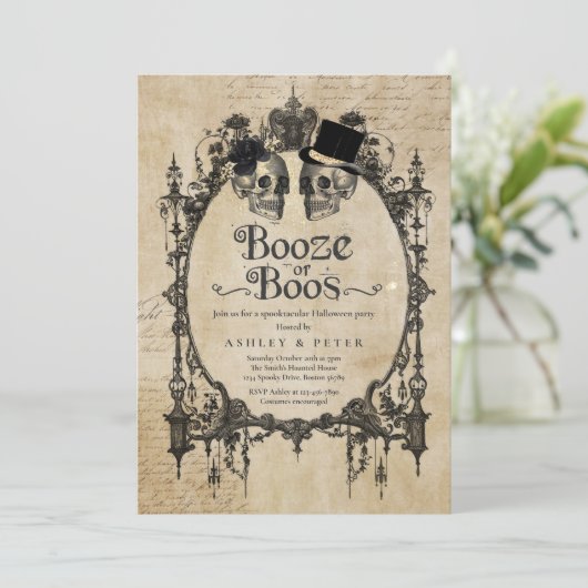 Gothic Skull Booze oder Boos aus erwachsenem Hallo Einladung (Stehend Vorderseite)