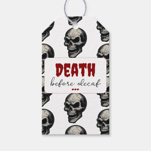 Gothic Skull "Death Before Decaf" | Spooky Funny - Geschenkanhänger (Vorderseite)