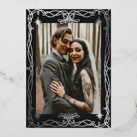 Gothic Skull Hallowedding Retro Save the Date Folieneinladung (Rückseite)