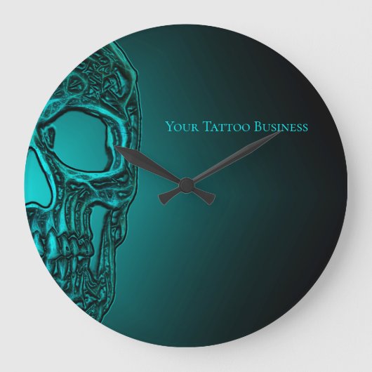 Gothic Skull Head Aquamarin Green Tattoo Shop Große Wanduhr (Vorderseite)