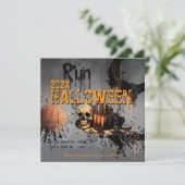 Gothic Skull Spuk Mirror Halloween Einladung (Stehend Vorderseite)