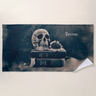 Gothic Skull Vintage alte Bücher Cyanotyp Macabre Strandtuch