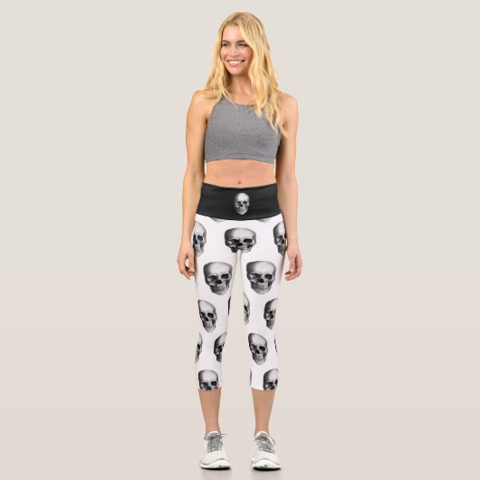 Gothic-Skull-Wiederholdruck Capri Leggings (Vorderseite)