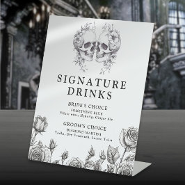 Gothic Skulls Black and White Signature Drinks Sockelschild