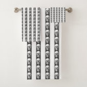 Gothic striped pattern with skulls badhandtuch set (Insitu)