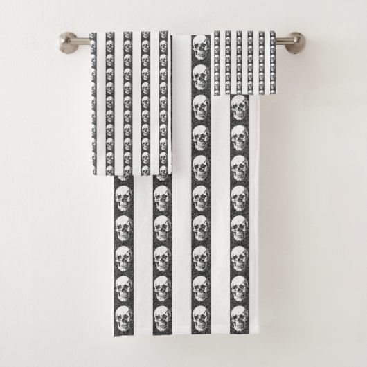 Gothic striped pattern with skulls badhandtuch set (Insitu)