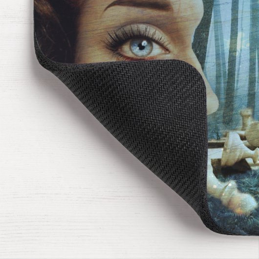 Gothic Surreal Unique Collage Sad Queen of Hearts Mousepad (Ecke)