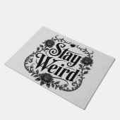 Gothic-Typografie-Grafik "Bleib seltsam" Fußmatte (Schrägansicht)