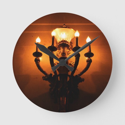 Gothic-Wandleuchte  Runde Wanduhr (Vorderseite)