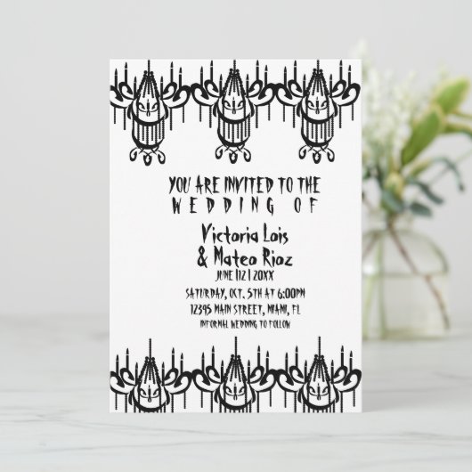 Gothic Wedding Chandelier Schwarz-weiß Einladung (Stehend Vorderseite)