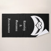 Gothic Wedding Flügelherz Mit Monogramm Badehandtuch (Badehandtuch)