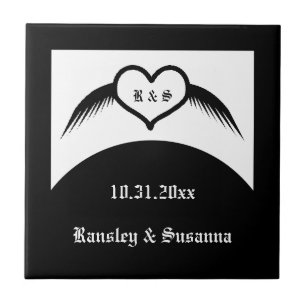 Gothic Wedding Flügelherz Mit Monogramm Fliese