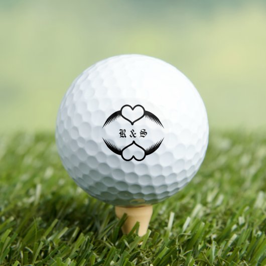 Gothic Wedding Flügelherz Mit Monogramm Golfball (Insitu T-Shirt)