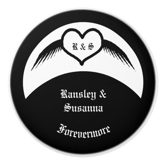 Gothic Wedding Flügelherz Mit Monogramm Keramikknauf (Vorderseite)