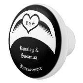 Gothic Wedding Flügelherz Mit Monogramm Keramikknauf (Rechts)