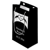 Gothic Wedding Flügelherz Mit Monogramm Kleine Geschenktüte (Vorderseite Schrägansicht)