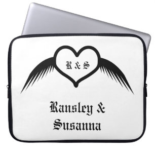 Gothic Wedding Flügelherz Mit Monogramm Laptopschutzhülle
