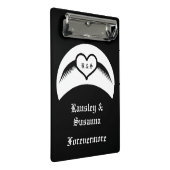 Gothic Wedding Flügelherz Mit Monogramm Mini Klemmbrett (Schrägansicht)