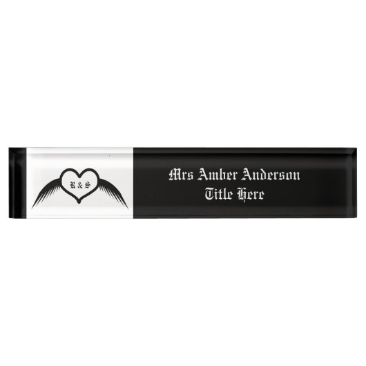 Gothic Wedding Flügelherz Mit Monogramm Namensplakette (Vorderseite)