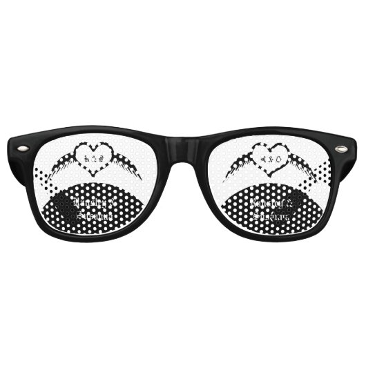 Gothic Wedding Flügelherz Mit Monogramm Partybrille (Vorderseite)