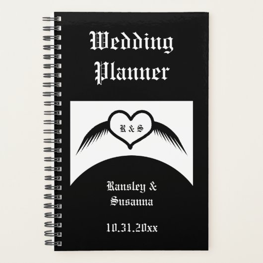 Gothic Wedding Flügelherz Mit Monogramm Planer (Vorderseite)
