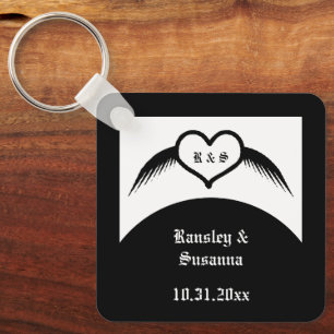 Gothic Wedding Flügelherz Mit Monogramm Schlüsselanhänger