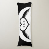Gothic Wedding Flügelherz Mit Monogramm Seitenschläferkissen (Vorderseite Vertikal)