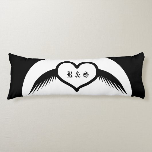 Gothic Wedding Flügelherz Mit Monogramm Seitenschläferkissen (Vorderseite)