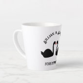 Gothic Wedding Kissing Black Swans Custom Milchtasse (Linke Ecke)